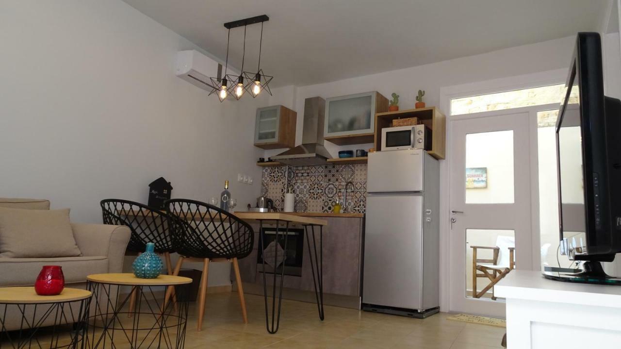 Elegant And Comfortable Apartment In The City Center Ermoupoli Luaran gambar