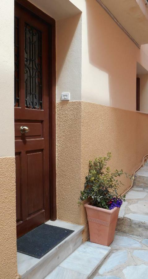 Elegant And Comfortable Apartment In The City Center Ermoupoli Luaran gambar